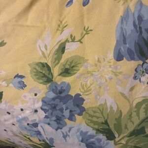 King size Laura Ashley comforter with shams
